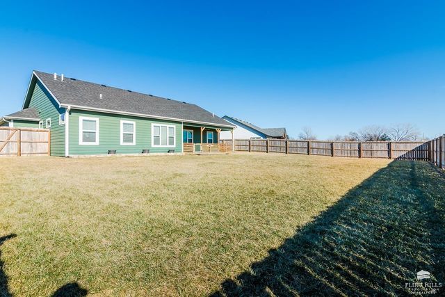 813 Waxwing Drive, Manhattan, KS 66502