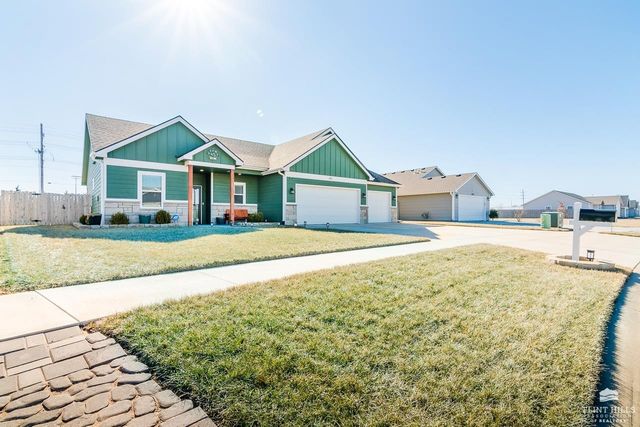 813 Waxwing Drive, Manhattan, KS 66502