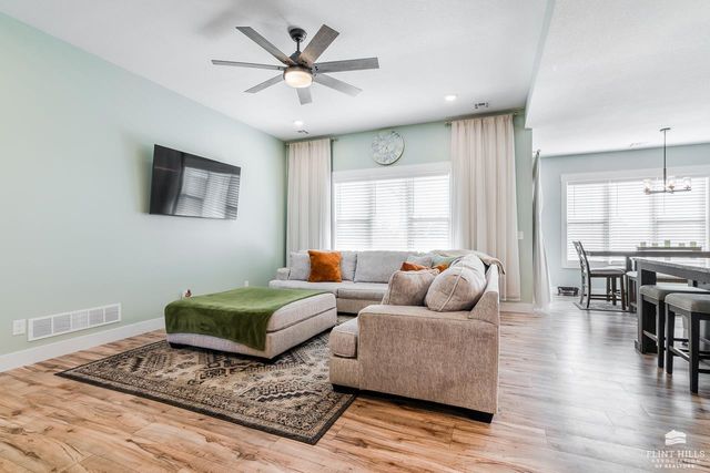 813 Waxwing Drive, Manhattan, KS 66502