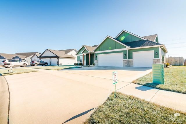 813 Waxwing Drive, Manhattan, KS 66502