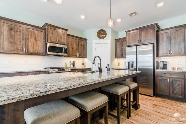 813 Waxwing Drive, Manhattan, KS 66502