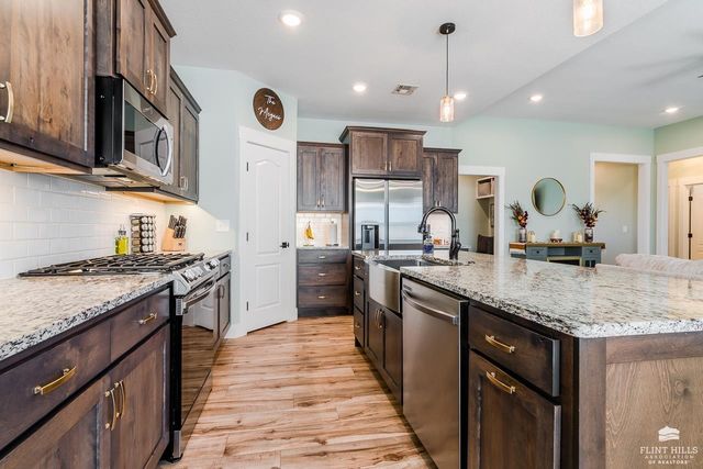 813 Waxwing Drive, Manhattan, KS 66502