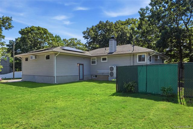 32 Edgewood Street, Mastic, NY 11950