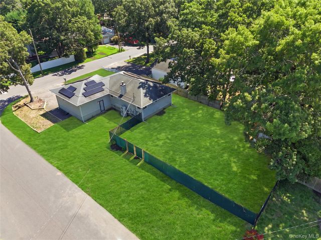 32 Edgewood Street, Mastic, NY 11950