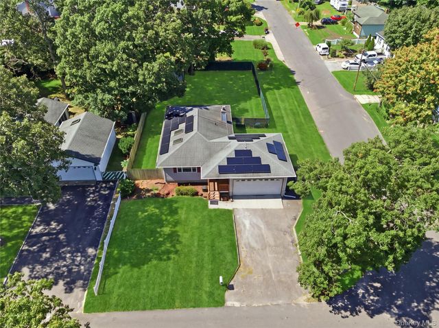 32 Edgewood Street, Mastic, NY 11950