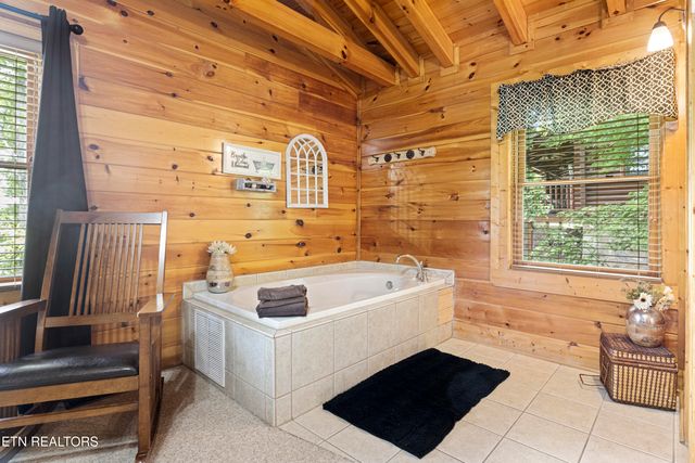 1665 Mountain Lodge Way, Pigeon Forge, TN 37862