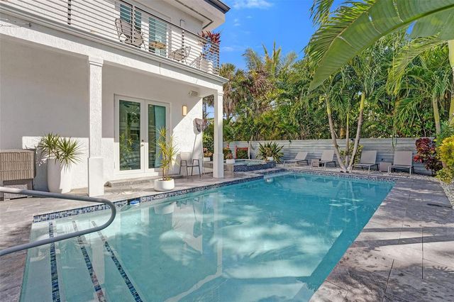 2502 NE 6th Avenue, Wilton Manors, FL 33305