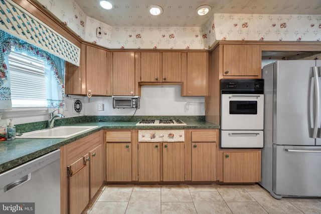 7803 ANITA DR, Philadelphia, PA 19111