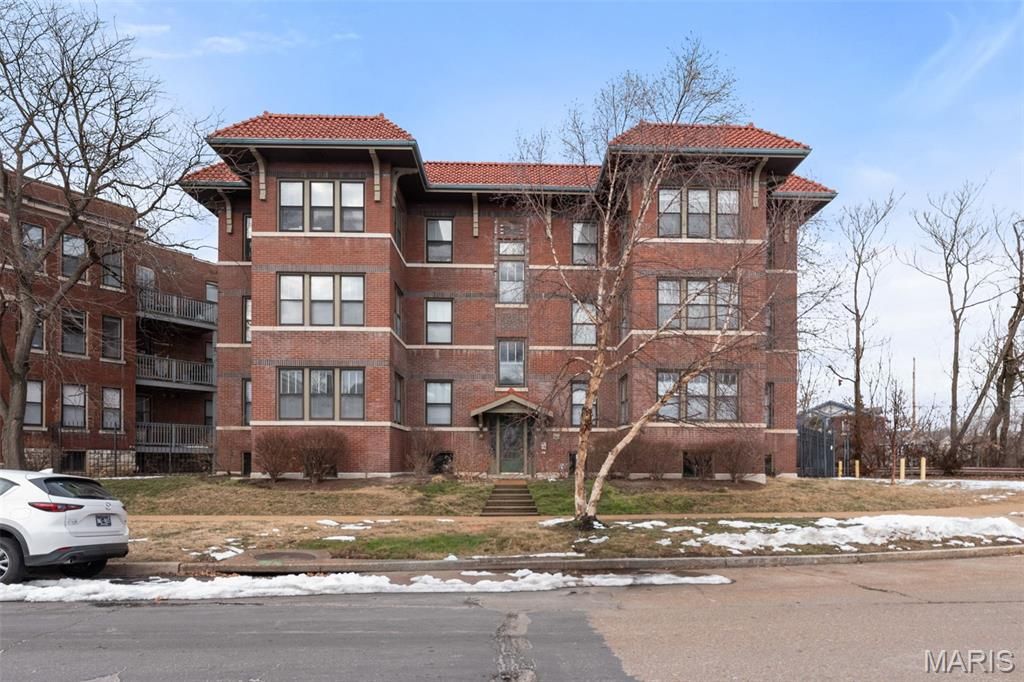 5803 Waterman Boulevard 1E, St Louis, MO 63112