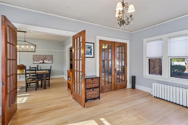 5200 Ingersoll Avenue, Des Moines, IA 50312