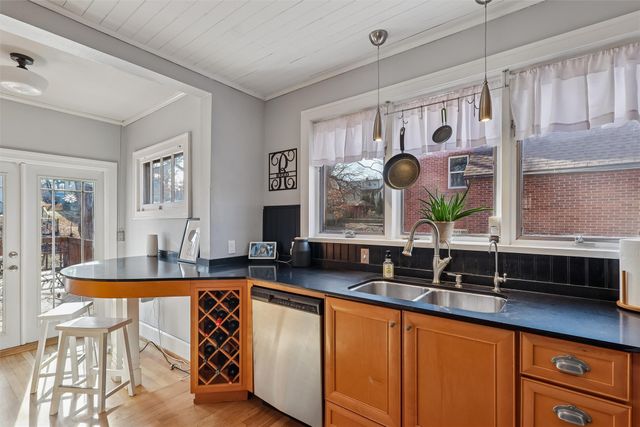 5200 Ingersoll Avenue, Des Moines, IA 50312