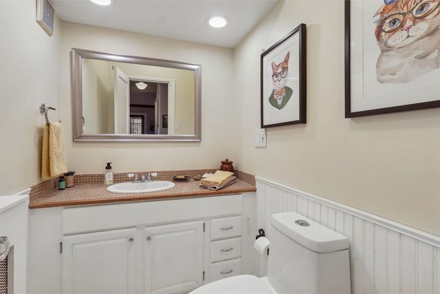 5200 Ingersoll Avenue, Des Moines, IA 50312