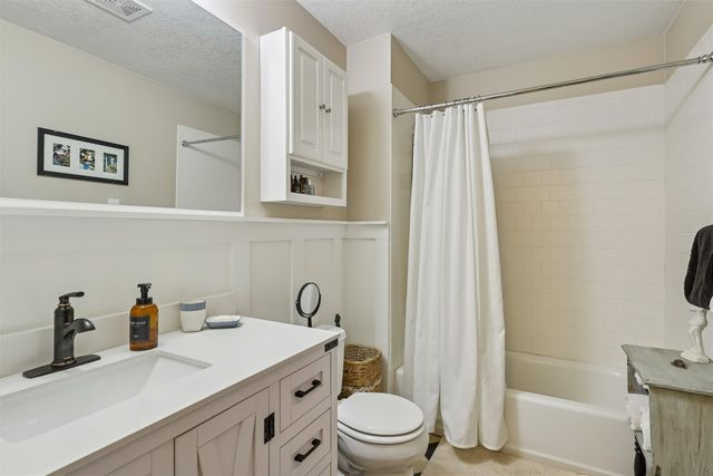 5200 Ingersoll Avenue, Des Moines, IA 50312