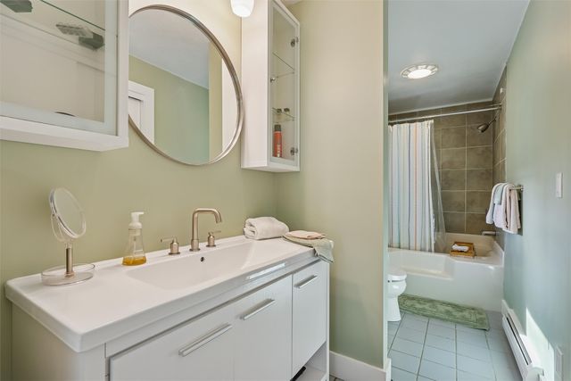 5200 Ingersoll Avenue, Des Moines, IA 50312