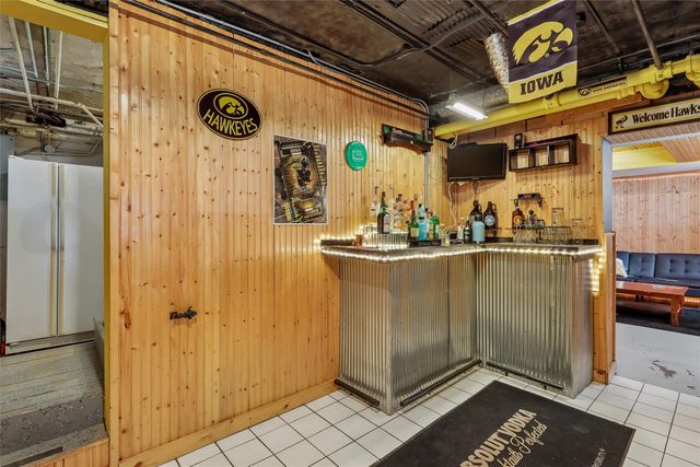 5200 Ingersoll Avenue, Des Moines, IA 50312