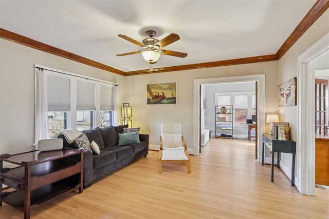 5200 Ingersoll Avenue, Des Moines, IA 50312