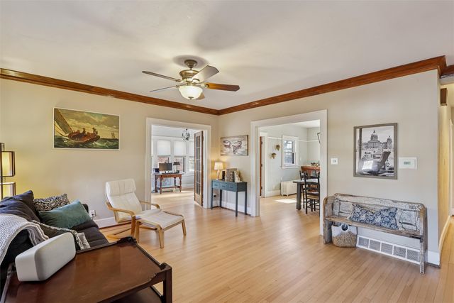 5200 Ingersoll Avenue, Des Moines, IA 50312