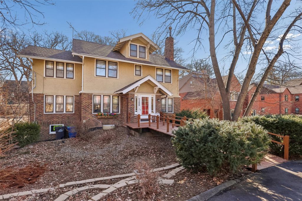 5200 Ingersoll Avenue, Des Moines, IA 50312