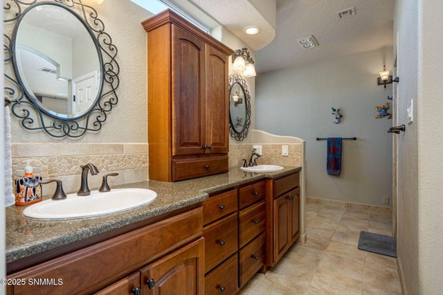 1495 Vista Del Cerro, Las Cruces, NM 88007