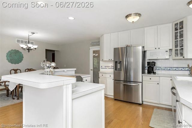 6805 Emerald Shores Drive, Troy, MI 48085
