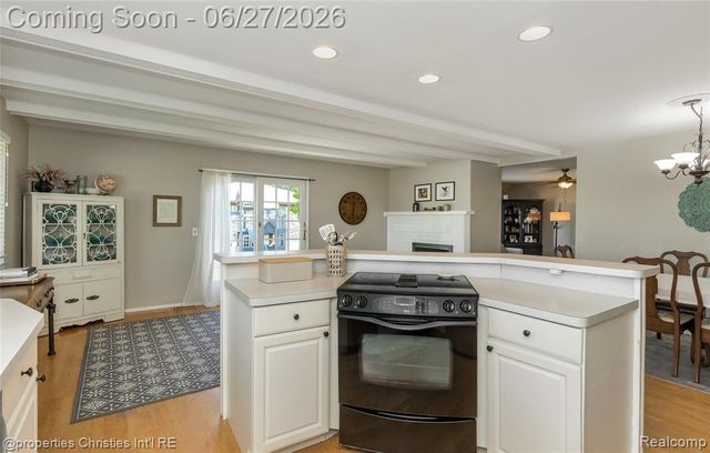 6805 Emerald Shores Drive, Troy, MI 48085