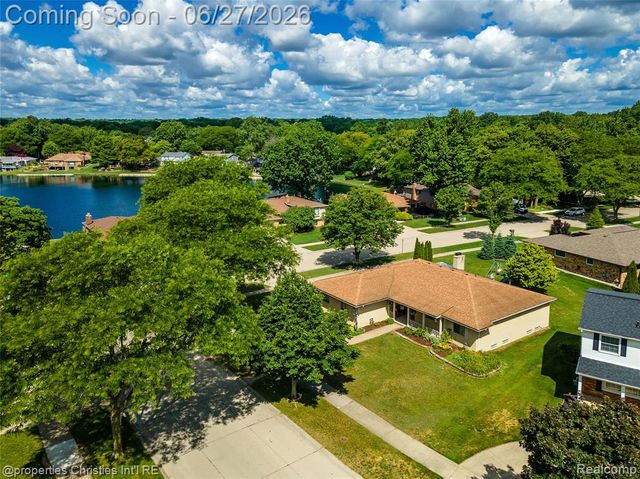 6805 Emerald Shores Drive, Troy, MI 48085