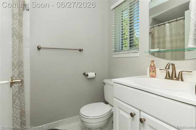 6805 Emerald Shores Drive, Troy, MI 48085