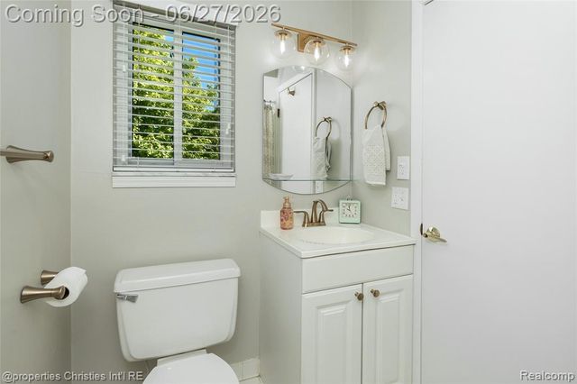 6805 Emerald Shores Drive, Troy, MI 48085
