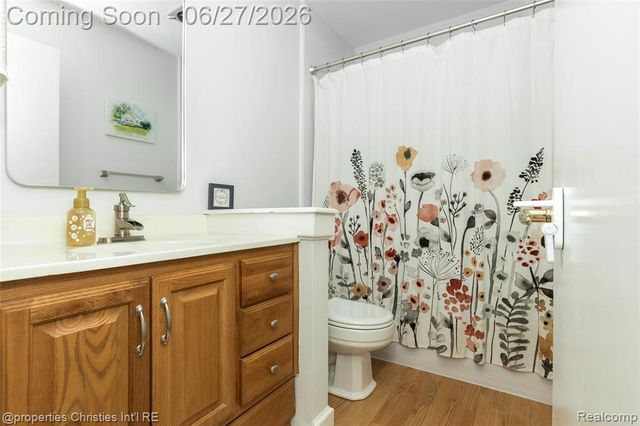6805 Emerald Shores Drive, Troy, MI 48085