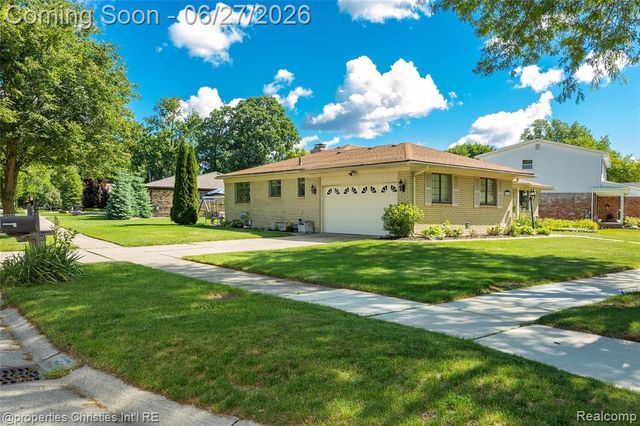 6805 Emerald Shores Drive, Troy, MI 48085