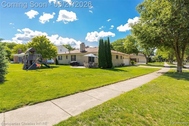 6805 Emerald Shores Drive, Troy, MI 48085