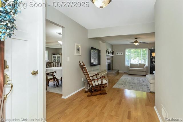 6805 Emerald Shores Drive, Troy, MI 48085