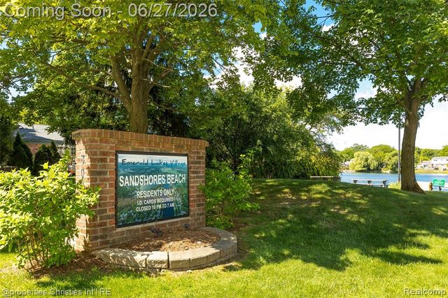 6805 Emerald Shores Drive, Troy, MI 48085
