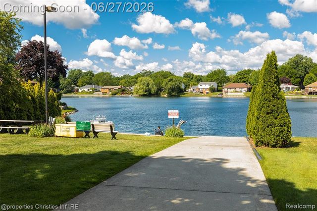 6805 Emerald Shores Drive, Troy, MI 48085