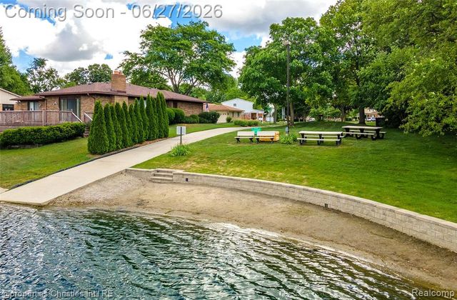 6805 Emerald Shores Drive, Troy, MI 48085