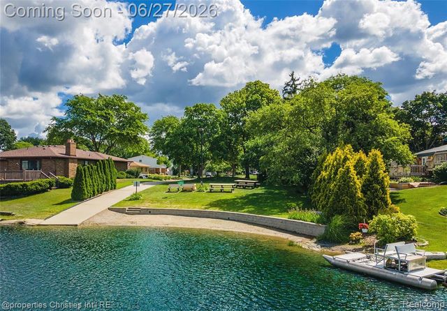 6805 Emerald Shores Drive, Troy, MI 48085