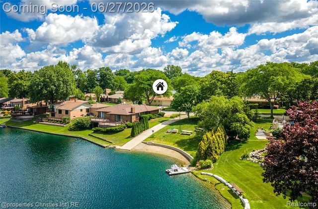 6805 Emerald Shores Drive, Troy, MI 48085