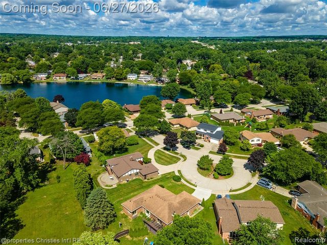 6805 Emerald Shores Drive, Troy, MI 48085