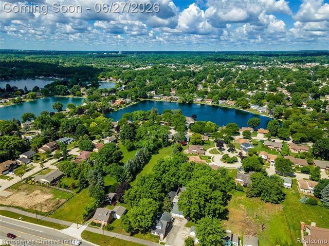 6805 Emerald Shores Drive, Troy, MI 48085