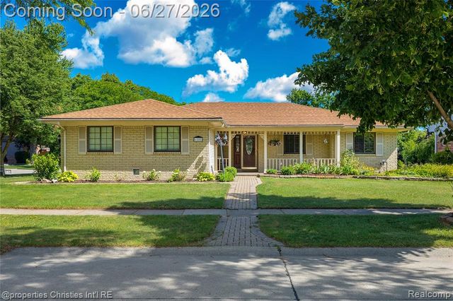 6805 Emerald Shores Drive, Troy, MI 48085