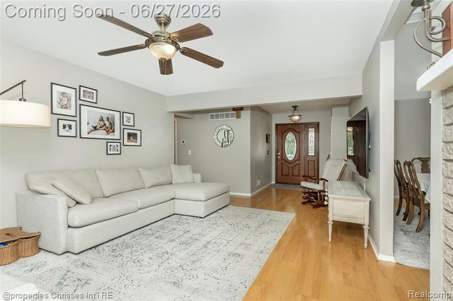 6805 Emerald Shores Drive, Troy, MI 48085