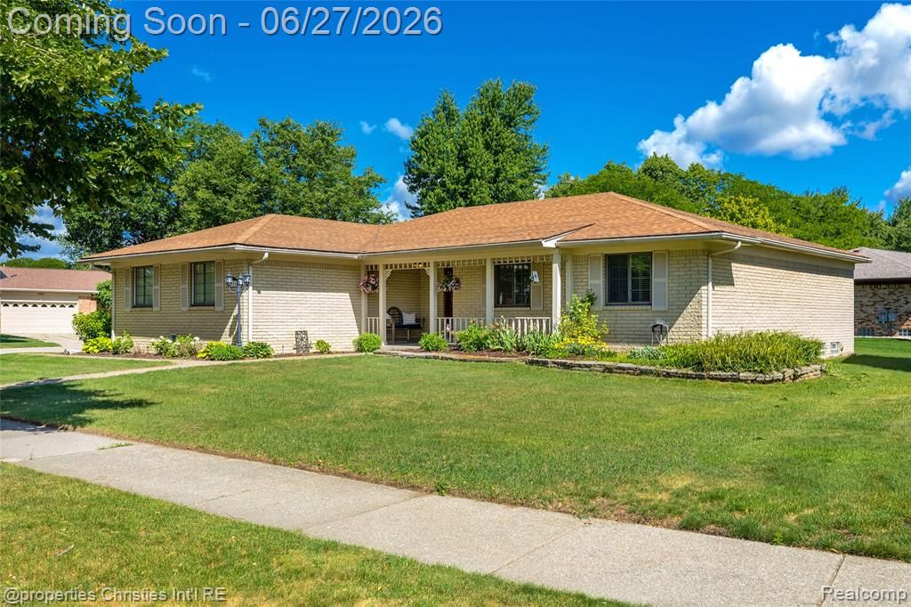 6805 Emerald Shores Drive, Troy, MI 48085