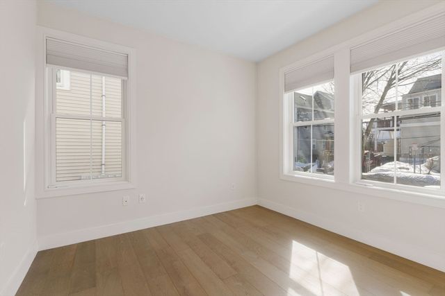 24 Rush St E, Somerville, MA 02145