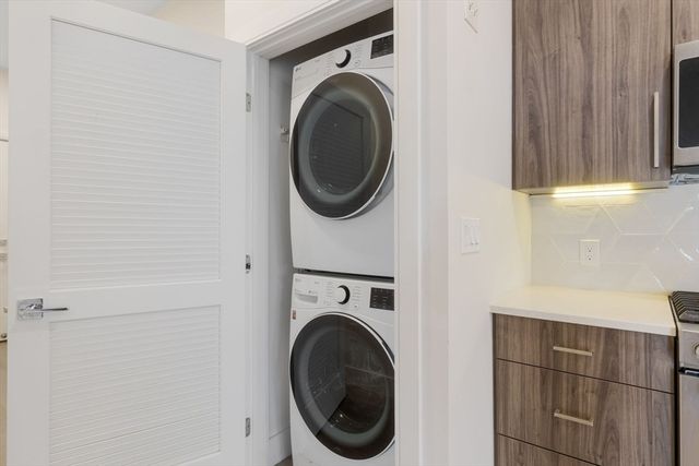 24 Rush St E, Somerville, MA 02145