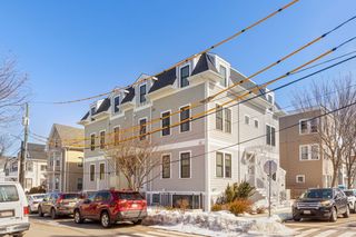 24 Rush St E, Somerville, MA 02145