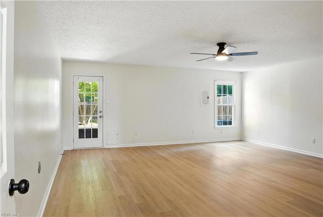 4239 Minnard CT, Virginia Beach, VA 23462