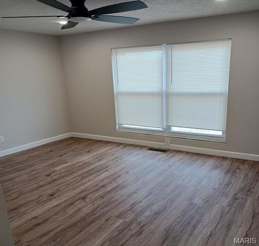 6742 Foxbend Court, Florissant, MO 63033