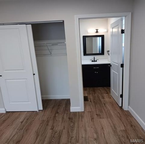 6742 Foxbend Court, Florissant, MO 63033