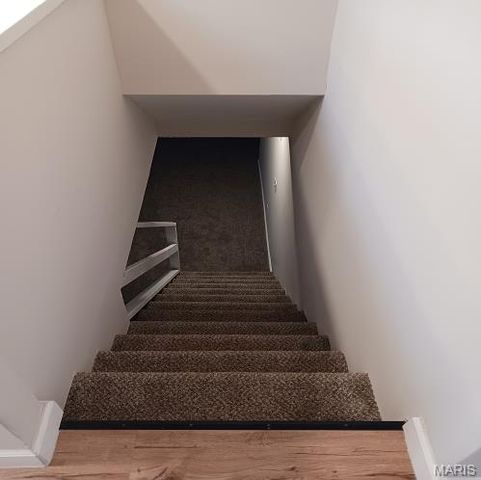 6742 Foxbend Court, Florissant, MO 63033