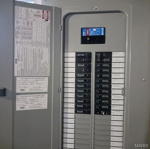 6742 Foxbend Court, Florissant, MO 63033